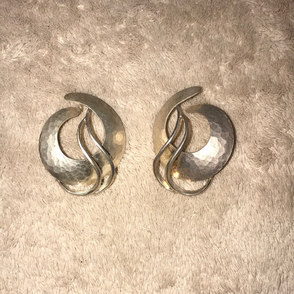 Vintage design earrings no backs silver